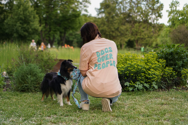 T-Shirt Bio Baumwolle Peach  - Dogs over People